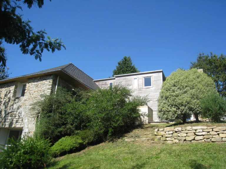 La maison vue depuis le jardin, après travaux